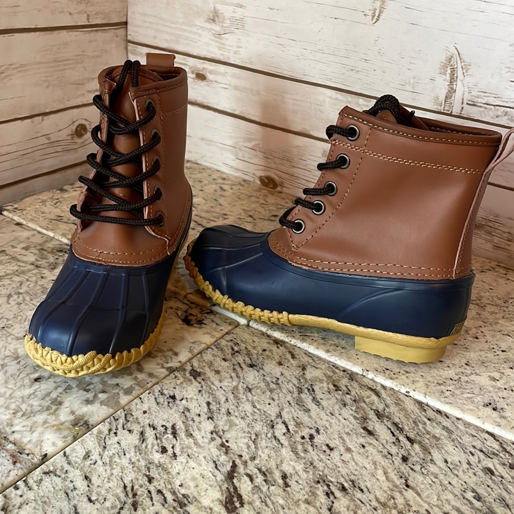 Khombu Kids Montana Leather Duck Boots